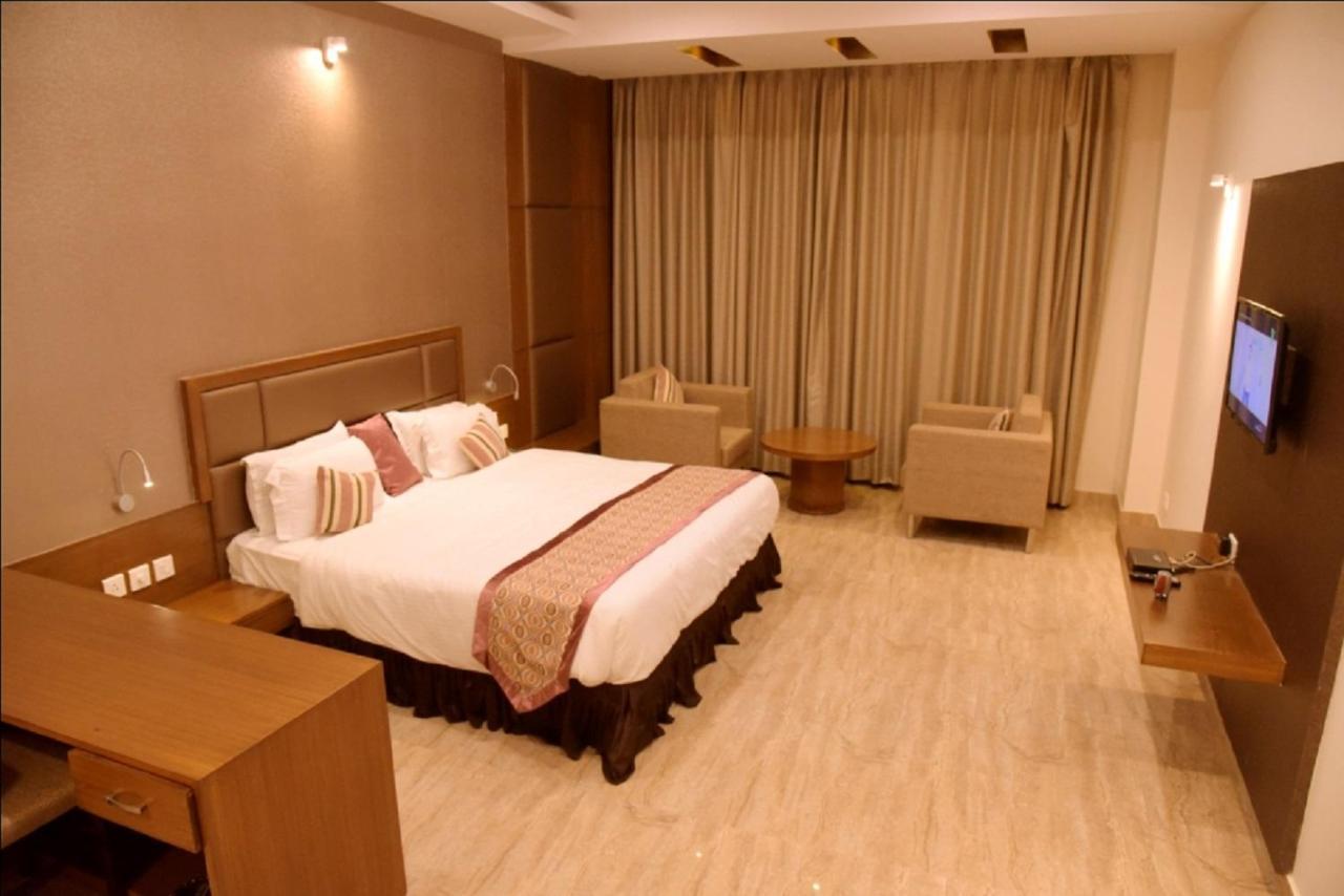 Hotel Krishna Palace, Ayodhya Exterior photo