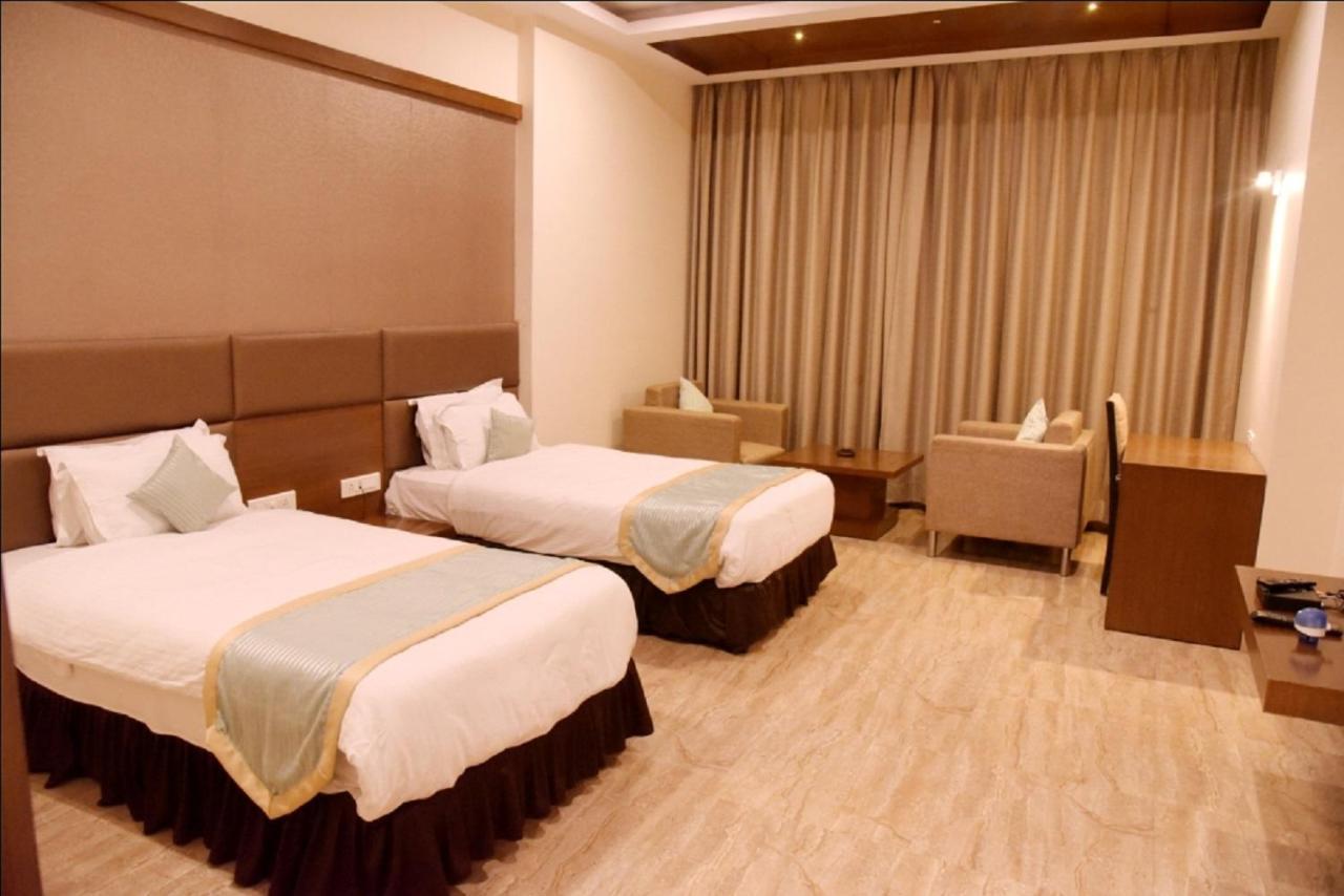 Hotel Krishna Palace, Ayodhya Exterior photo