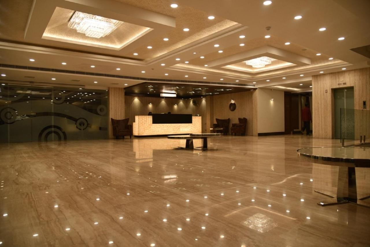 Hotel Krishna Palace, Ayodhya Exterior photo