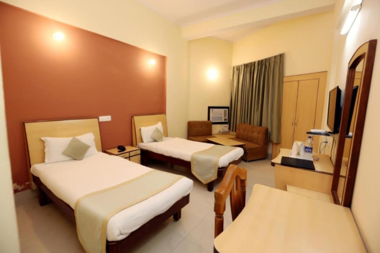 Hotel Krishna Palace, Ayodhya Exterior photo