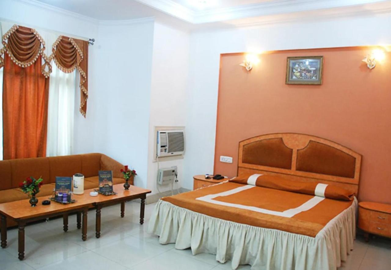 Hotel Krishna Palace, Ayodhya Exterior photo